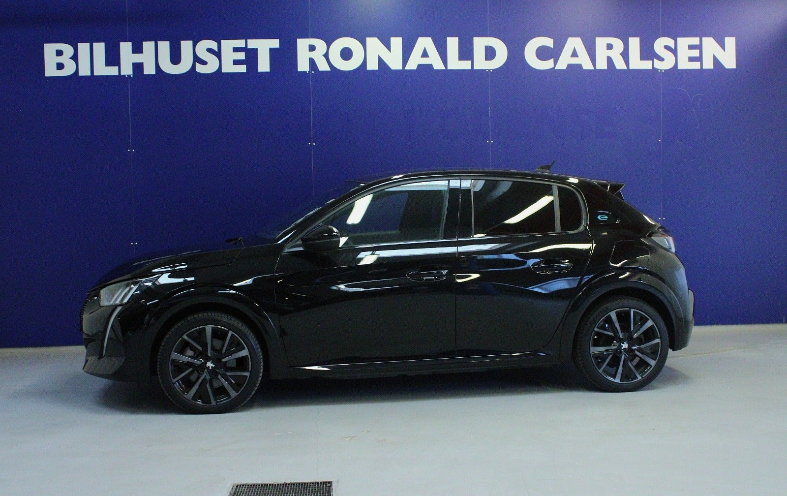 Peugeot e-208 50 GT Sky