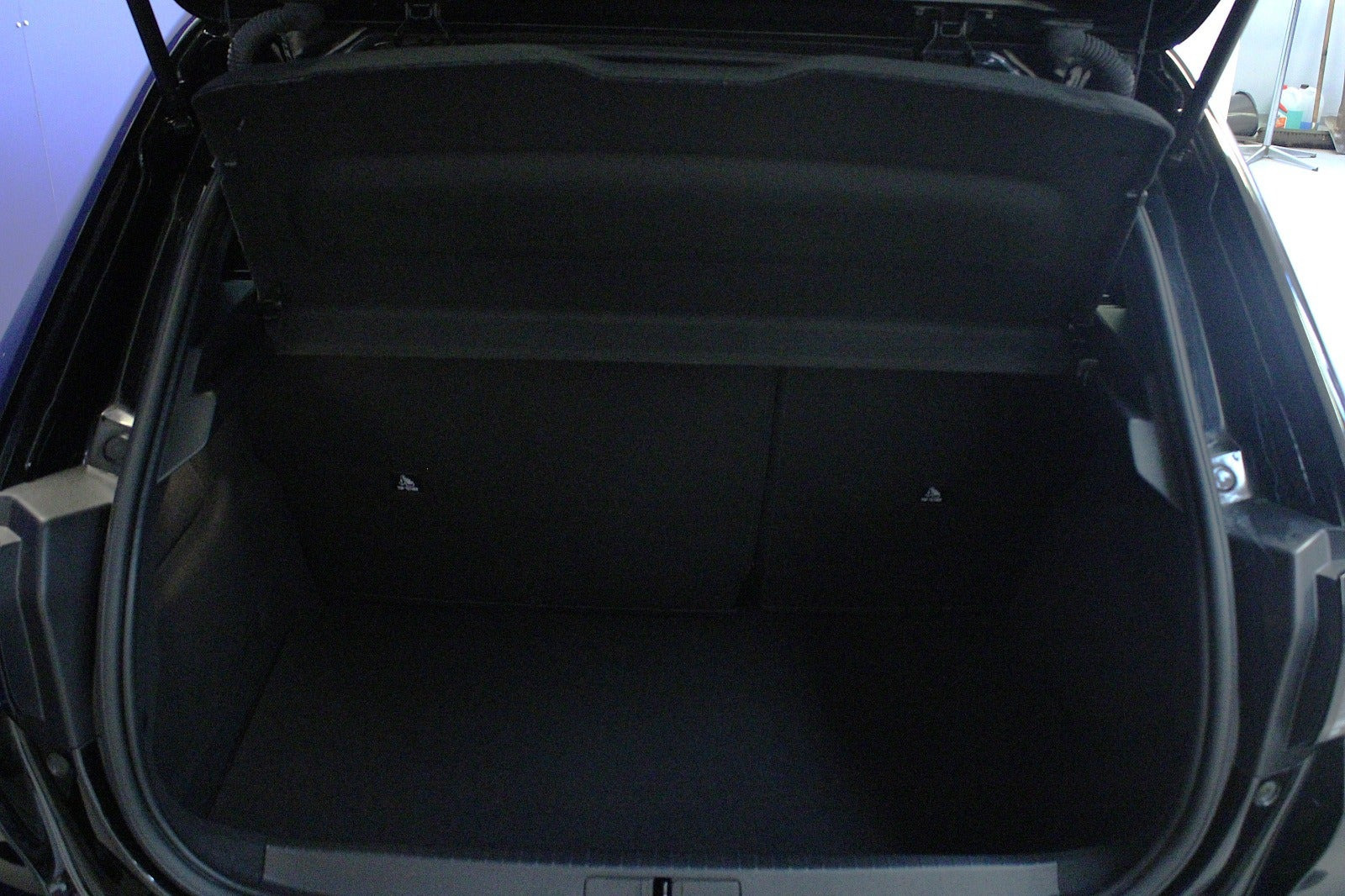 Sort Peugeot e-208 fra 2023