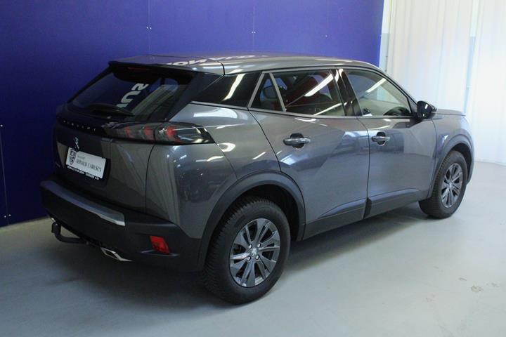 Grå Peugeot 2008 fra 2023