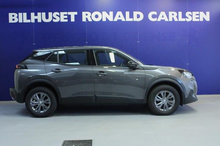 Grå Peugeot 2008 fra 2023