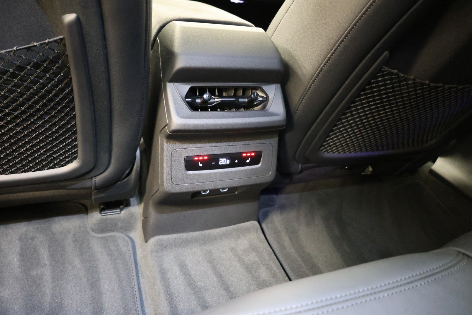 Hvid Audi S6 e-tron fra 2025