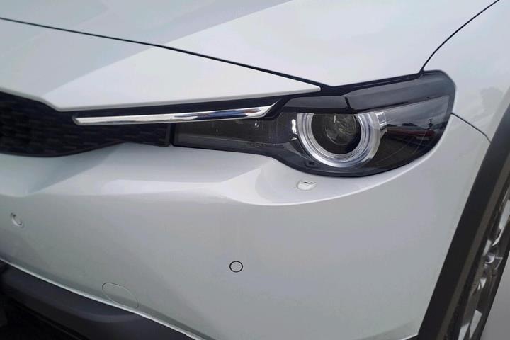 Hvid Mazda MX-30 fra 2021