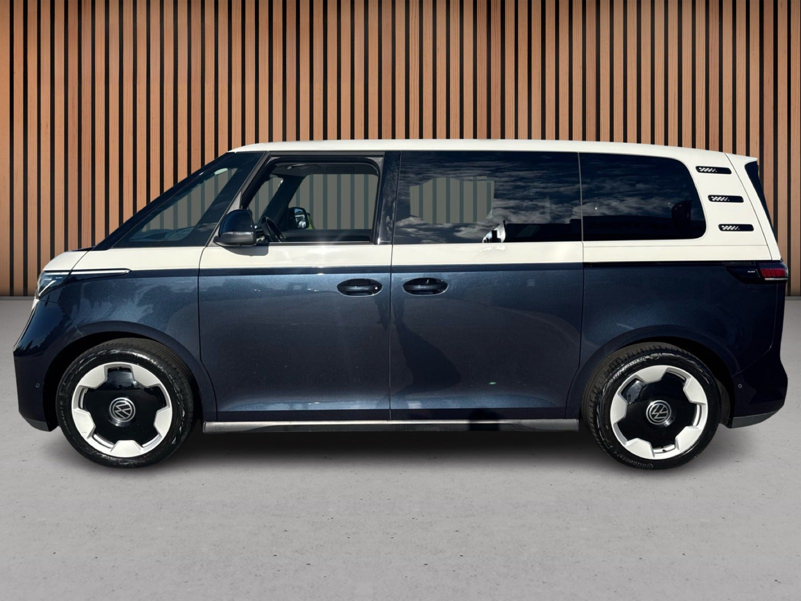 Blå VW ID.Buzz fra 2024