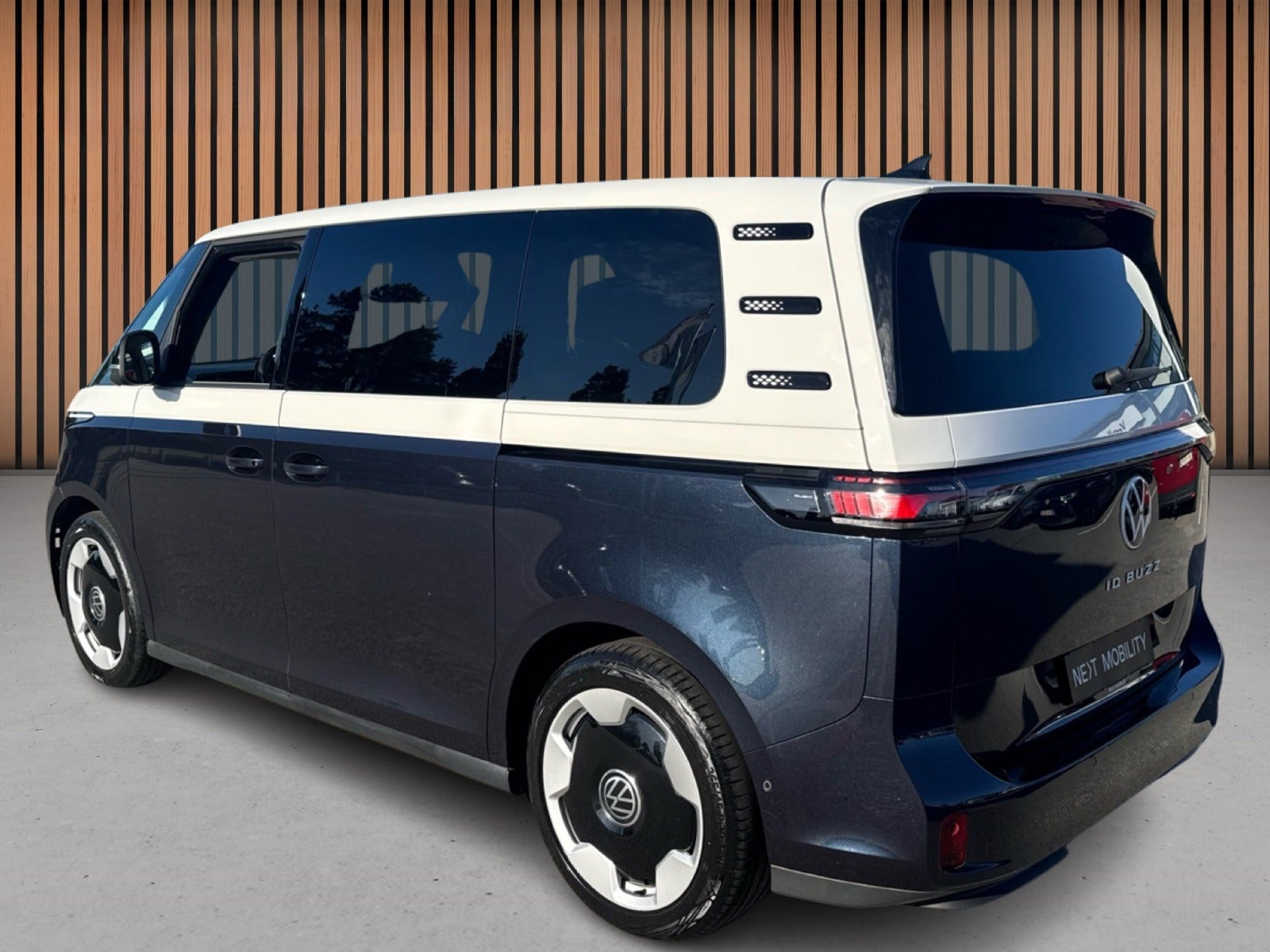 Blå VW ID.Buzz fra 2024