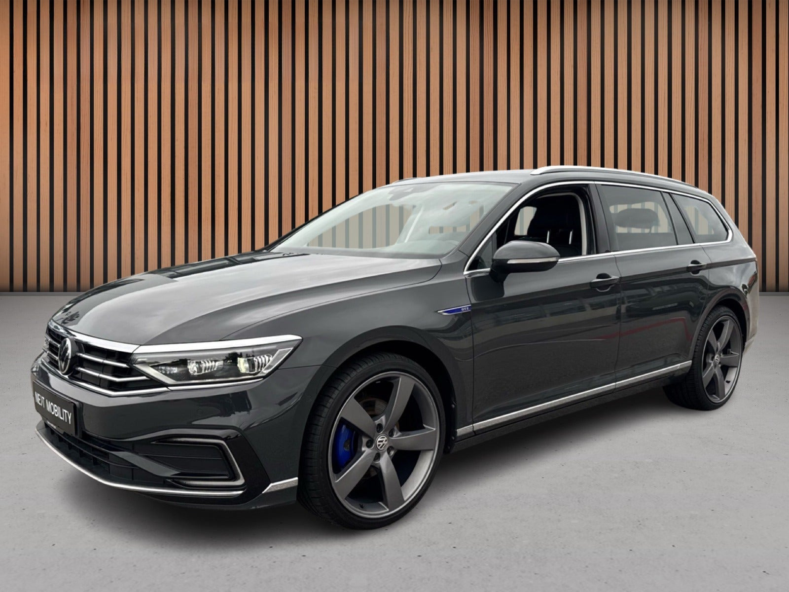 Grå VW Passat fra 2021
