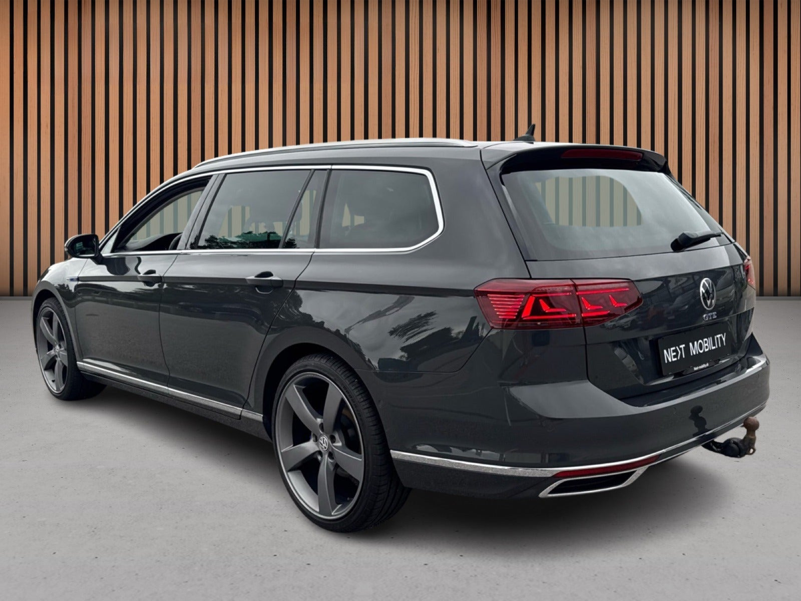 Grå VW Passat fra 2021