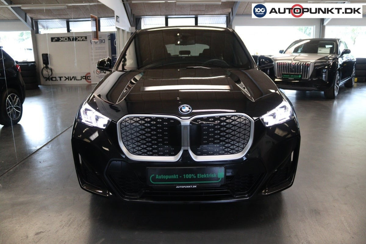 Sort BMW iX1 fra 2025