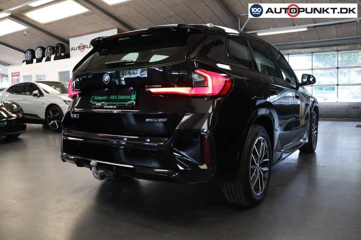 Sort BMW iX1 fra 2025