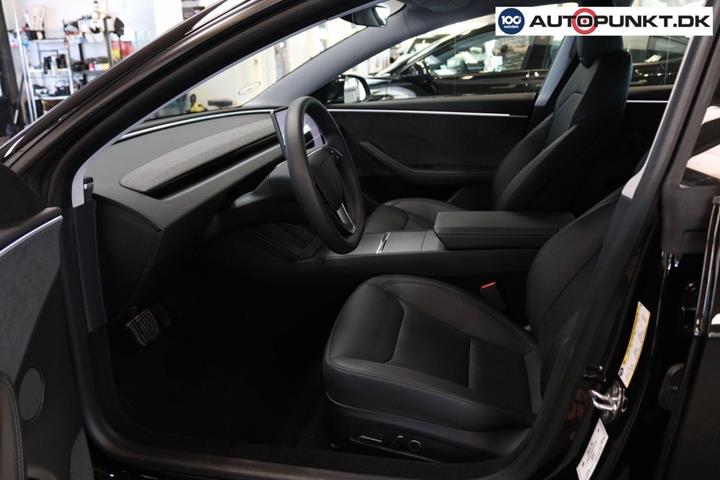 Sort Tesla Model 3 fra 2024