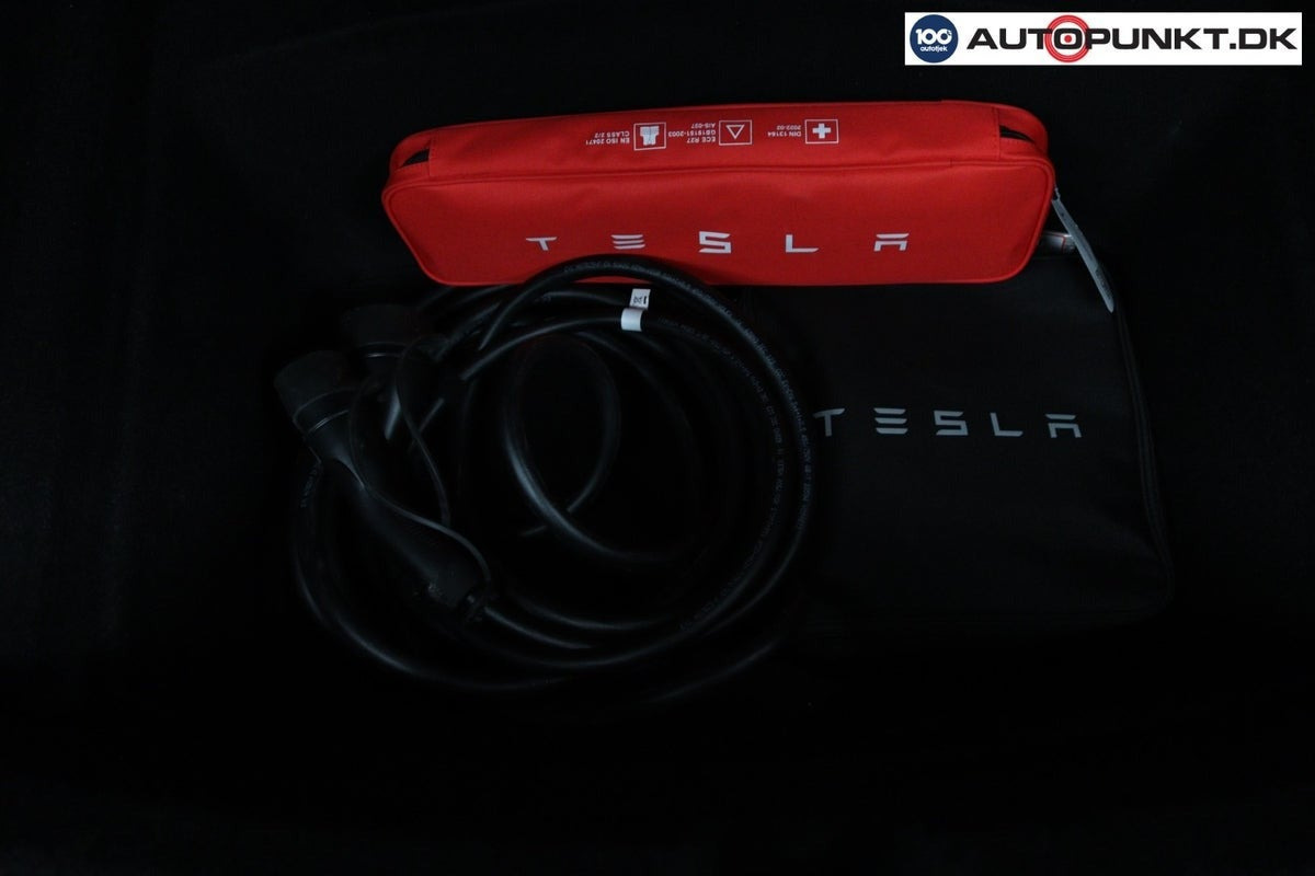 Sort Tesla Model 3 fra 2024
