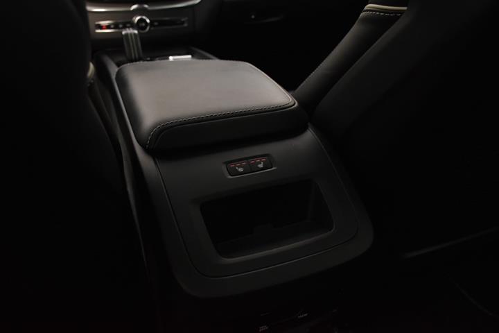 Sort Volvo XC60 fra 2019