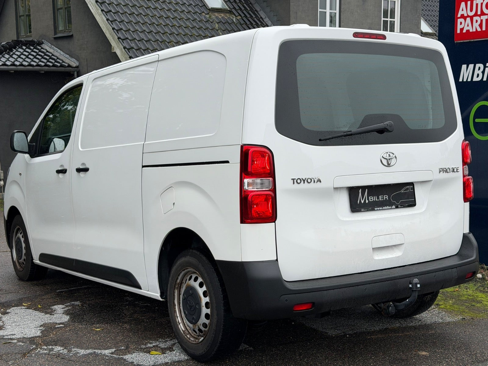 Hvid Toyota ProAce fra 2018