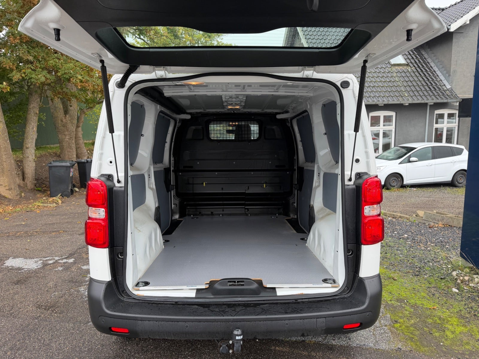 Hvid Toyota ProAce fra 2018