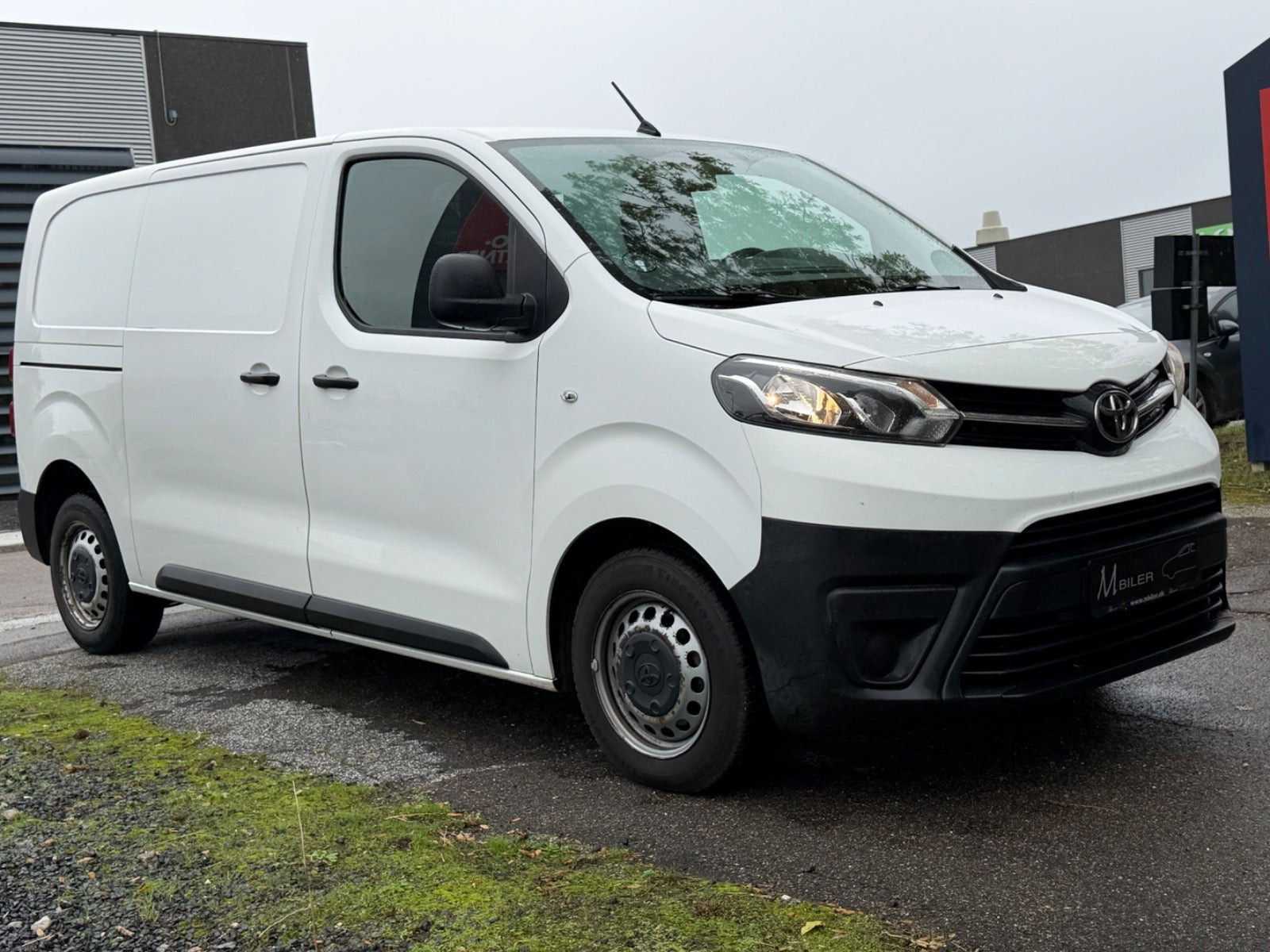 Hvid Toyota ProAce fra 2018