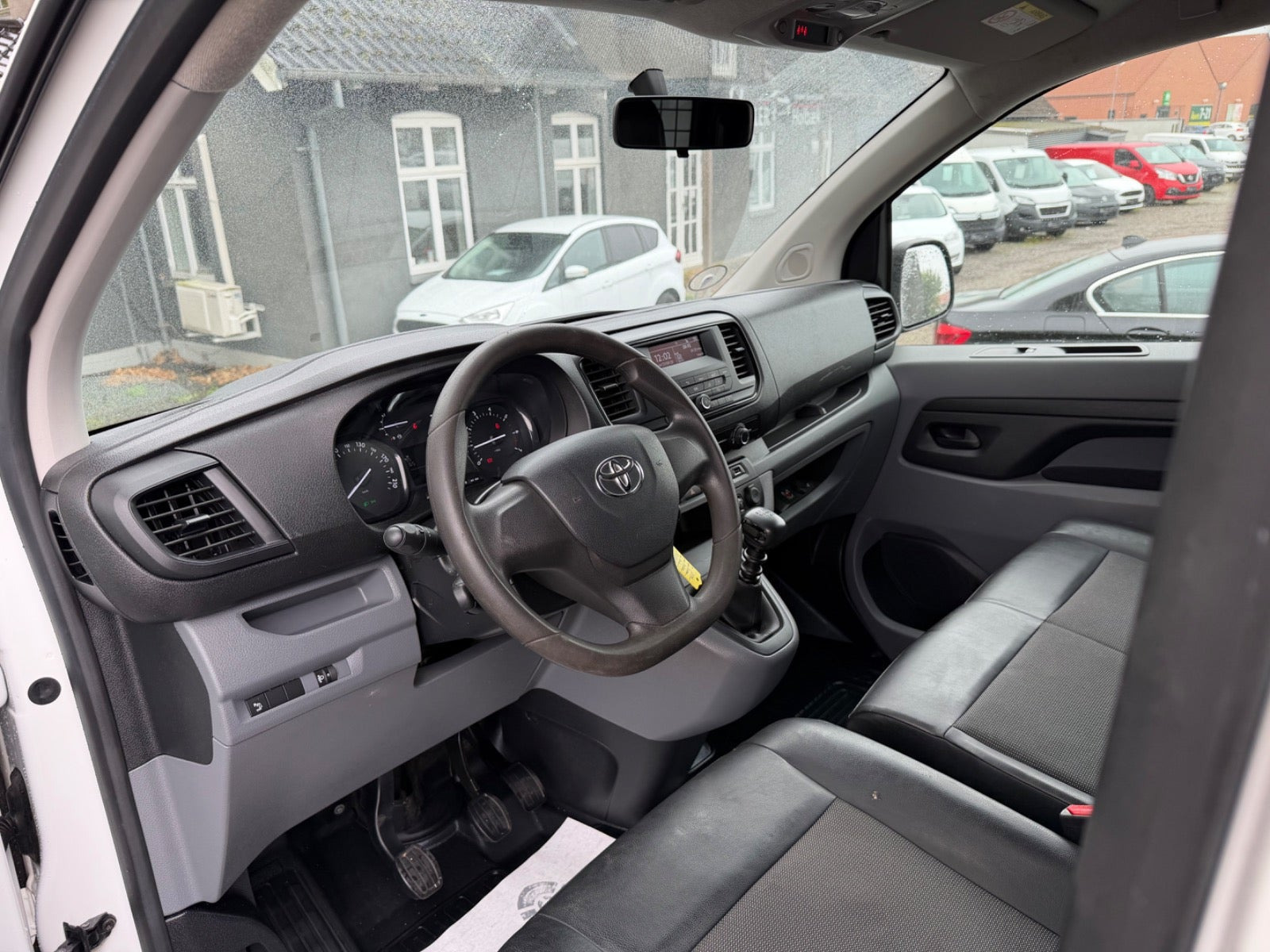 Hvid Toyota ProAce fra 2018