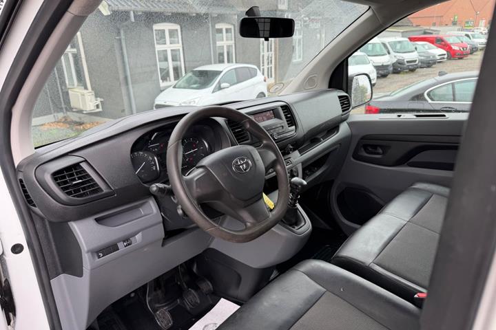 Hvid Toyota ProAce fra 2018