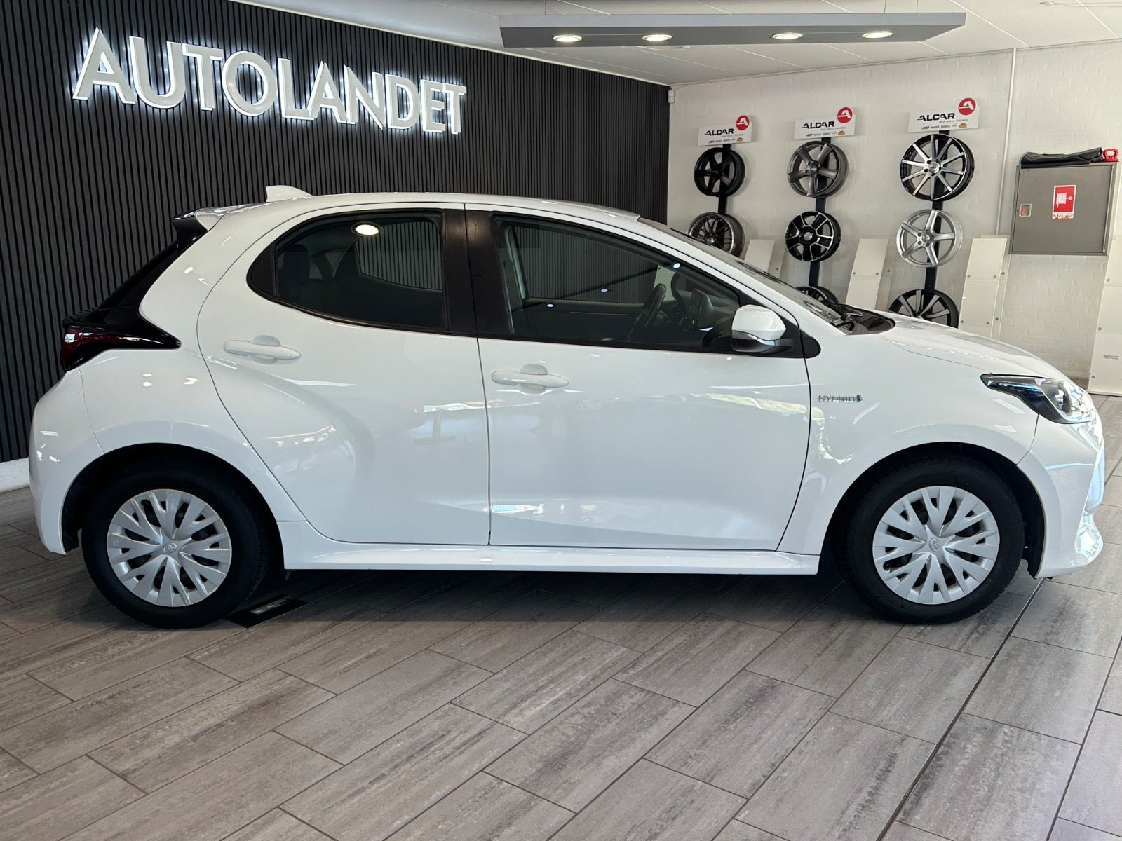 Hvid Toyota Yaris fra 2021