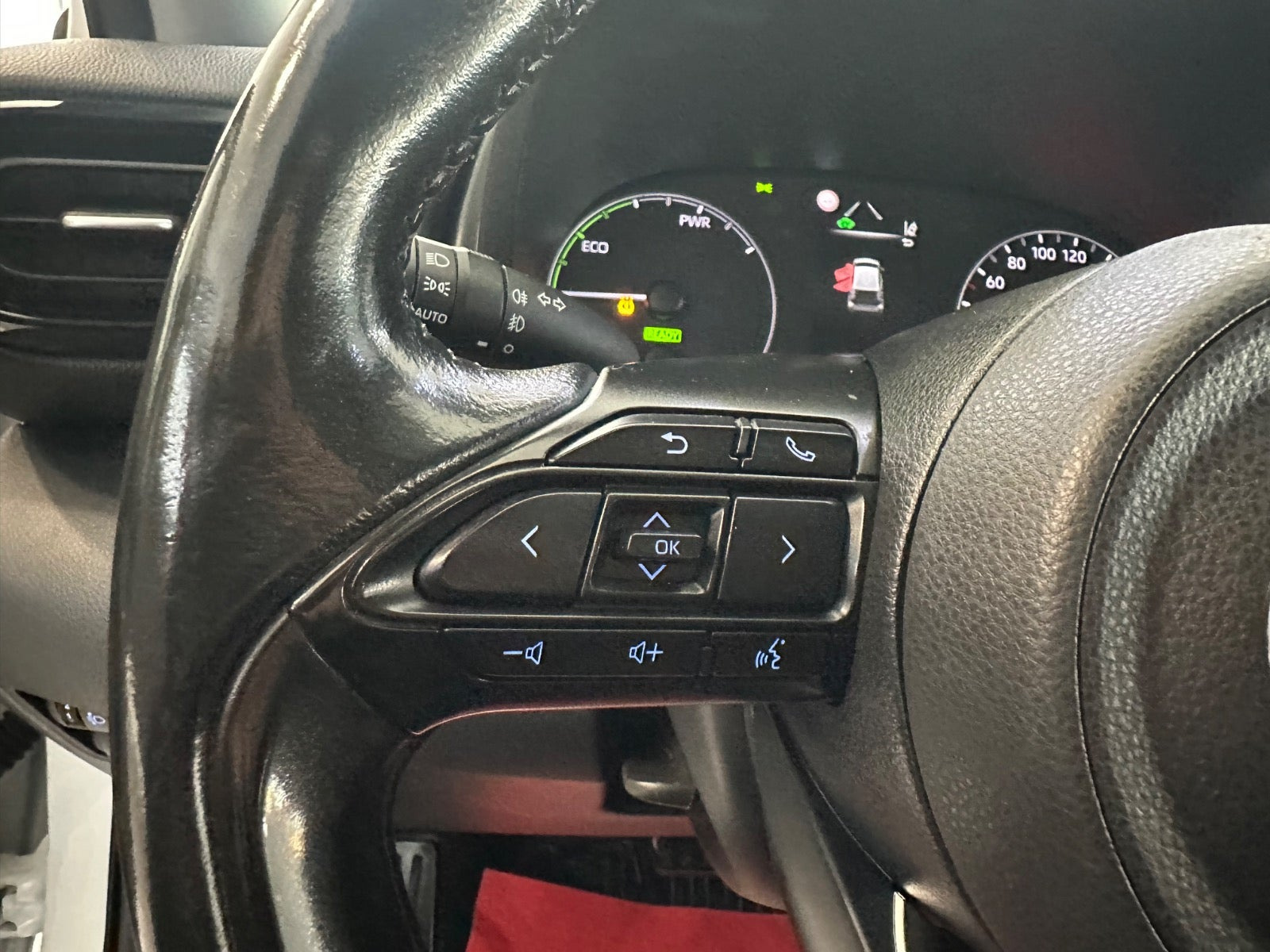Hvid Toyota Yaris fra 2021