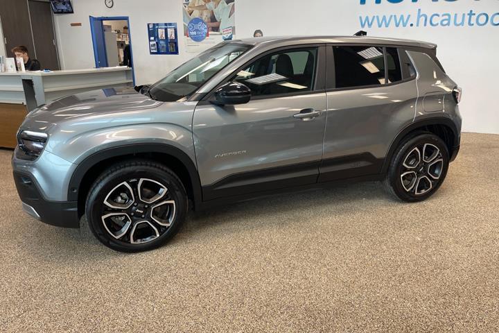 Grå Jeep Avenger fra 2025