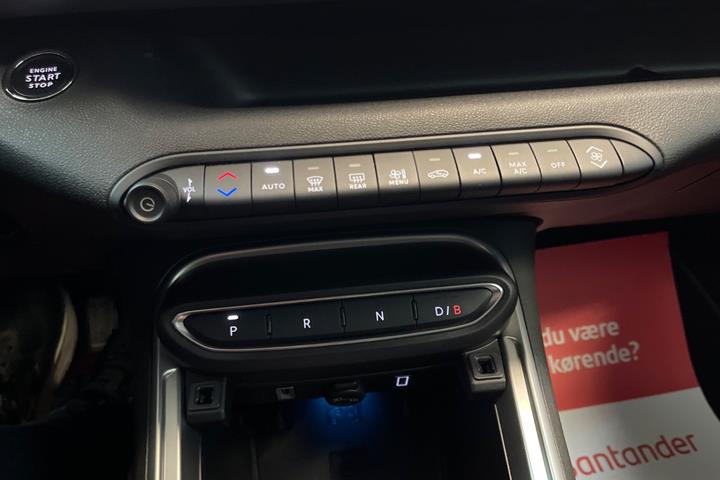 Grå Jeep Avenger fra 2025