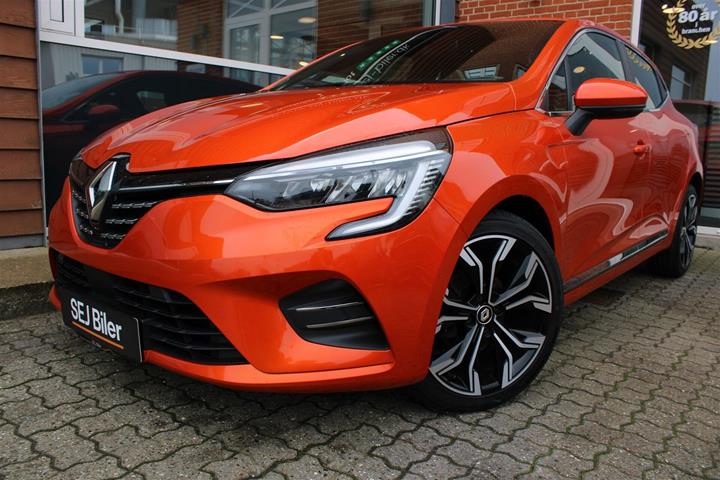 Orange Renault Clio V fra 2021