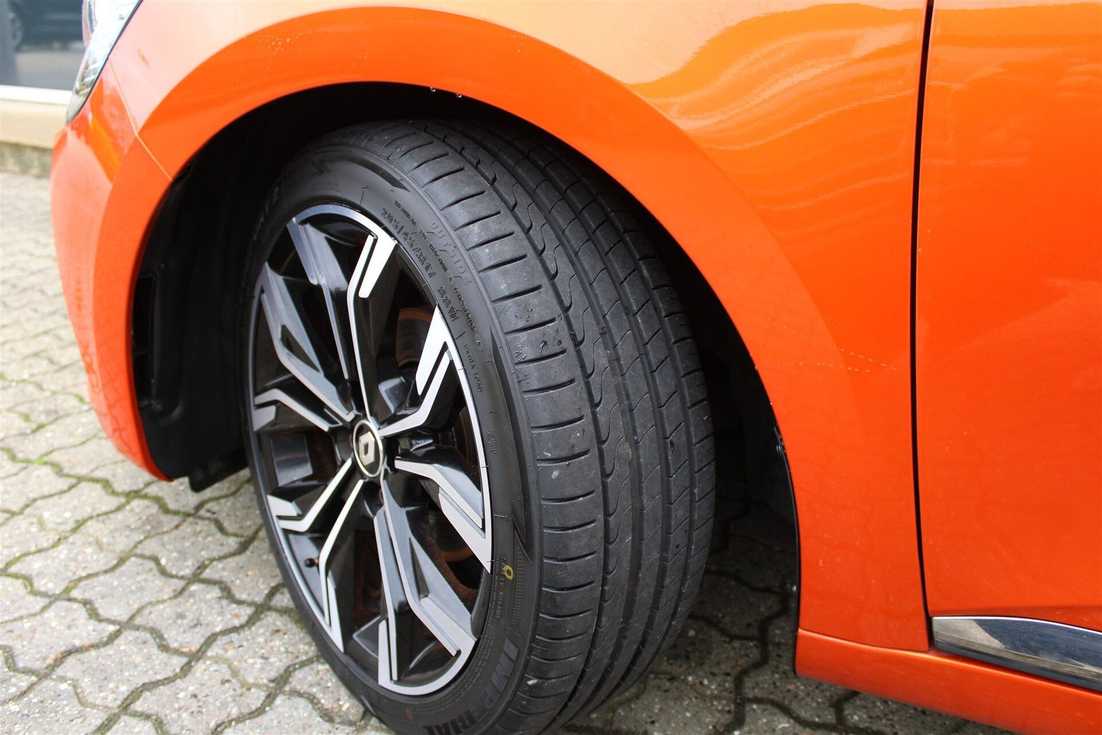 Orange Renault Clio V fra 2021