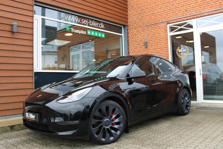 Sort Tesla Model Y fra 2022