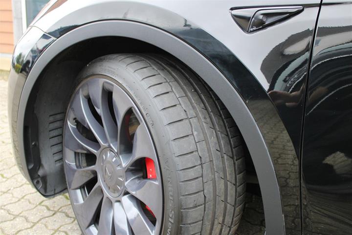 Sort Tesla Model Y fra 2022