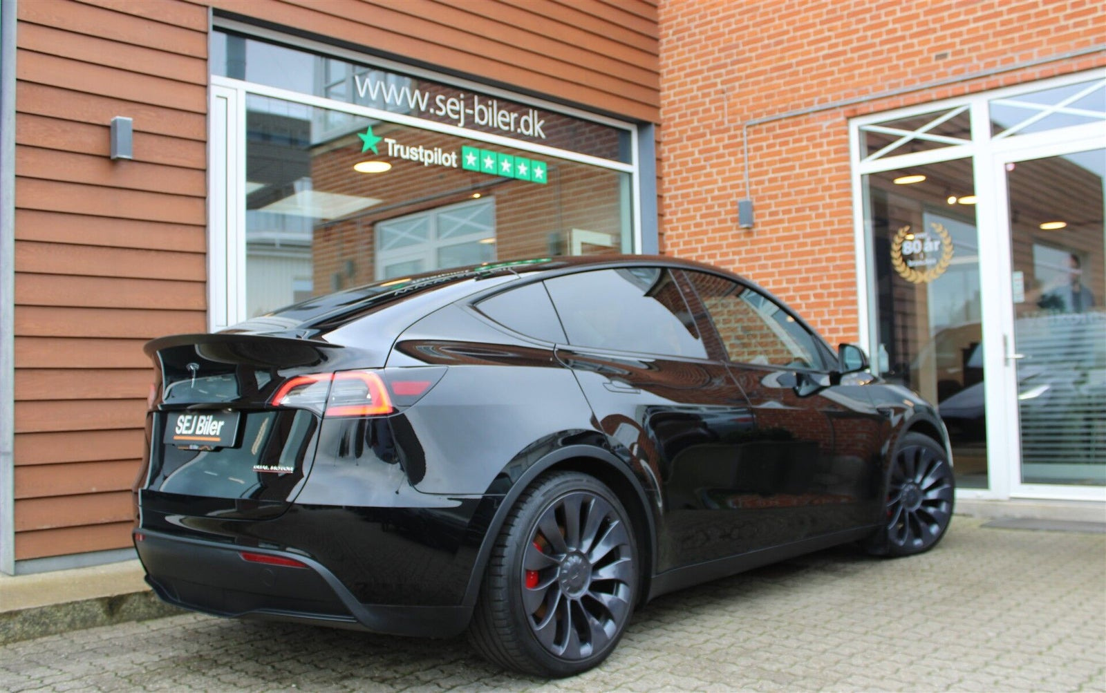 Sort Tesla Model Y fra 2022