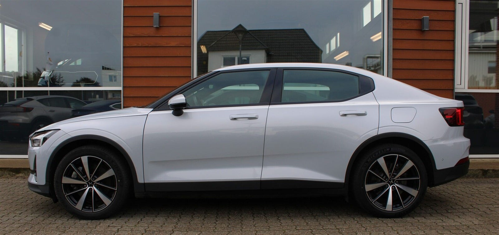 Hvid Polestar 2 fra 2022