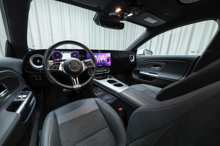 Hvid Mercedes CLA250+ fra 2025