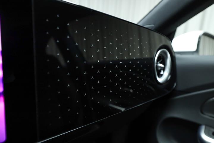 Hvid Mercedes CLA250+ fra 2025