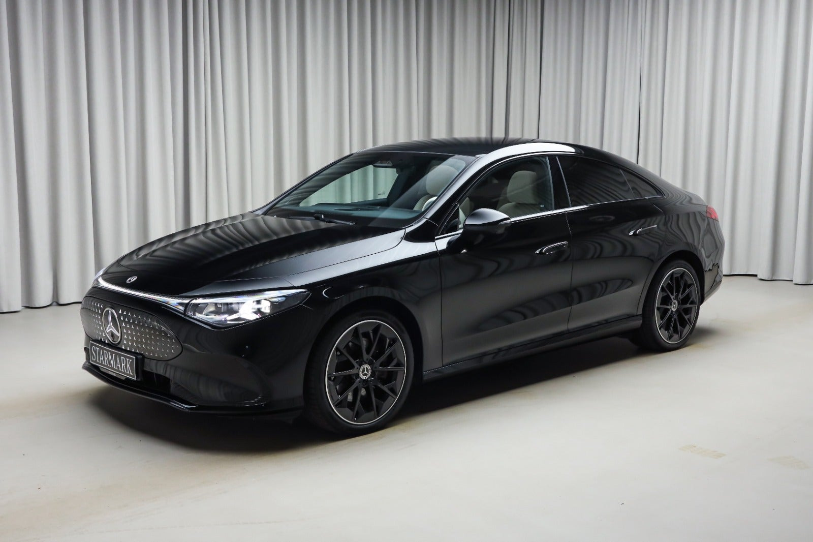 Sort Mercedes CLA350 fra 2025