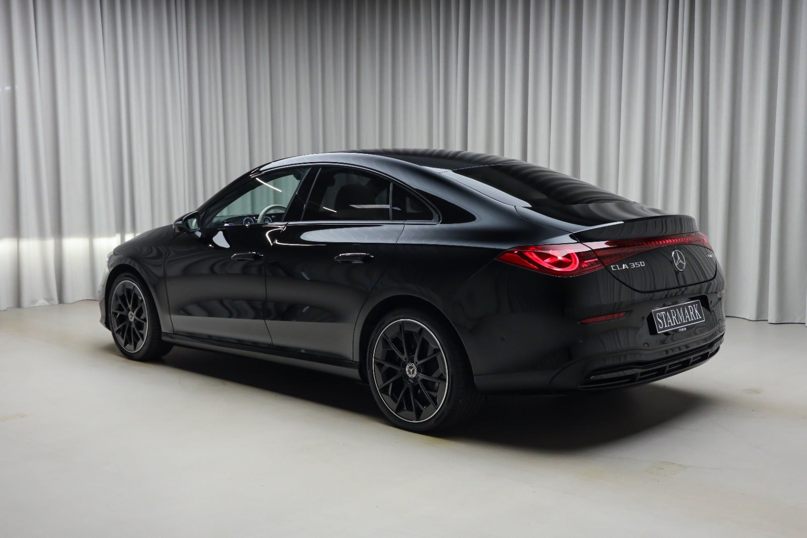 Sort Mercedes CLA350 fra 2025