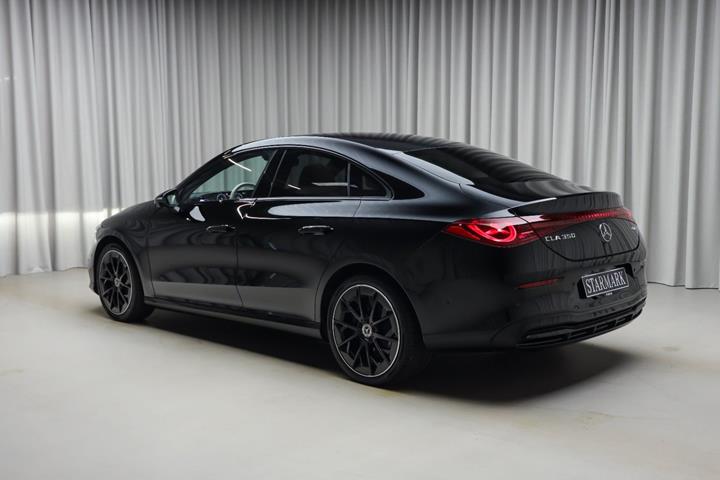 Sort Mercedes CLA350 fra 2025