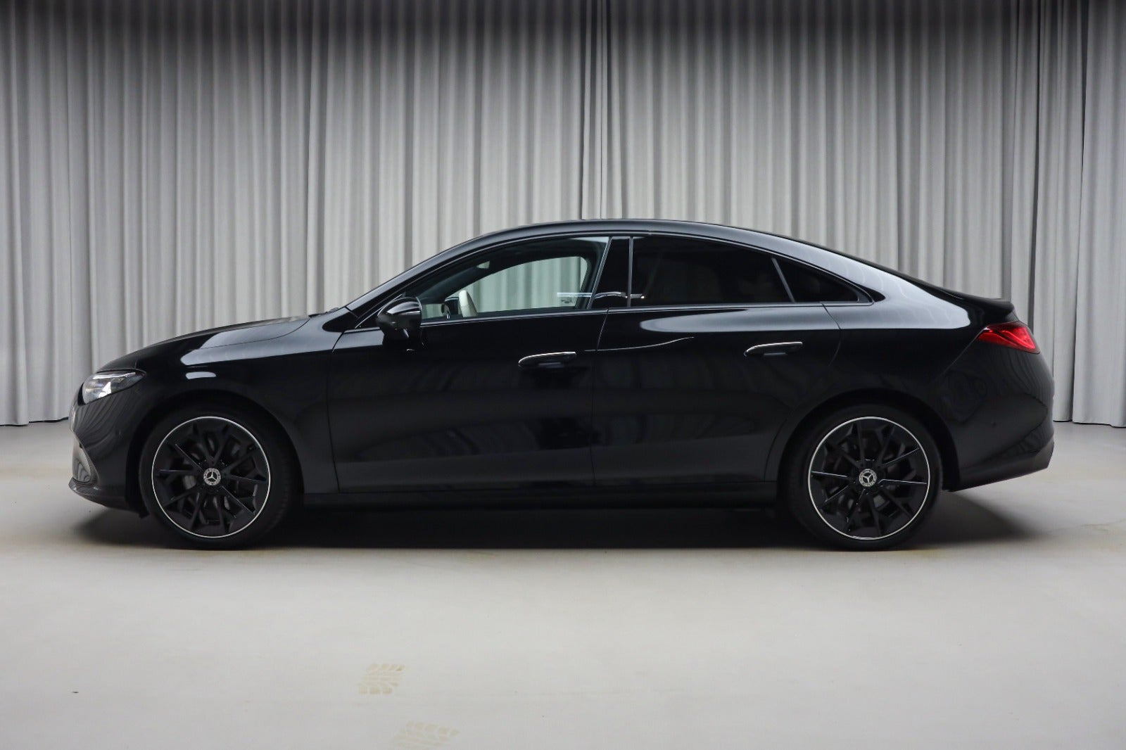 Sort Mercedes CLA350 fra 2025
