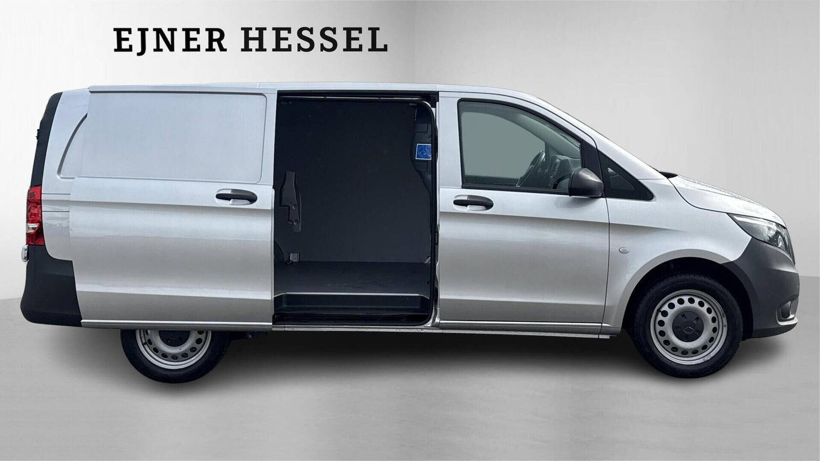 Sølv Mercedes Vito 114 fra 2023