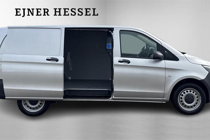 Sølv Mercedes Vito 114 fra 2023