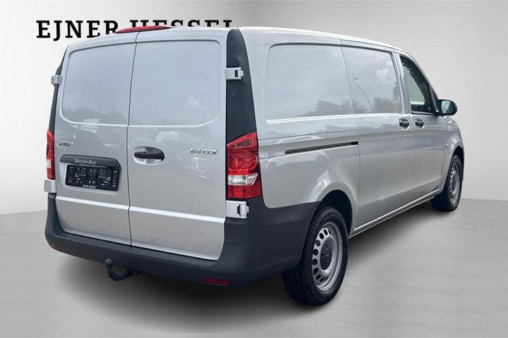 Sølv Mercedes Vito 114 fra 2023