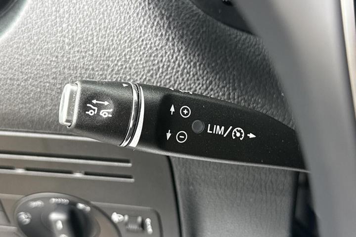 Sølv Mercedes Vito 114 fra 2023