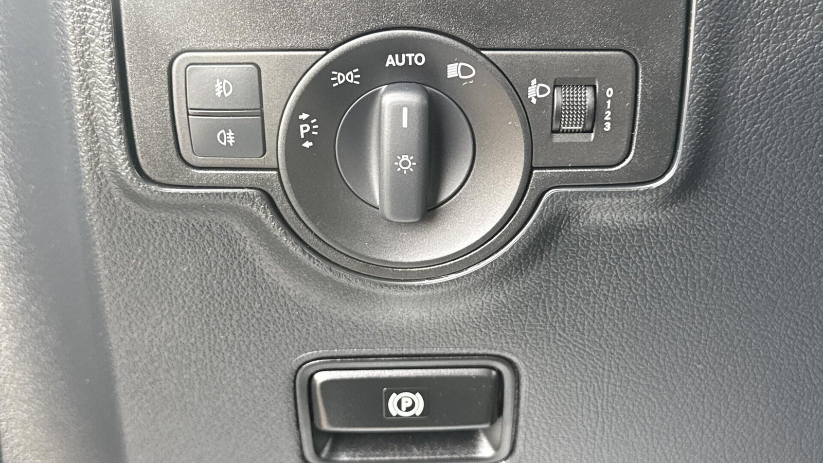 Sølv Mercedes Vito 114 fra 2023