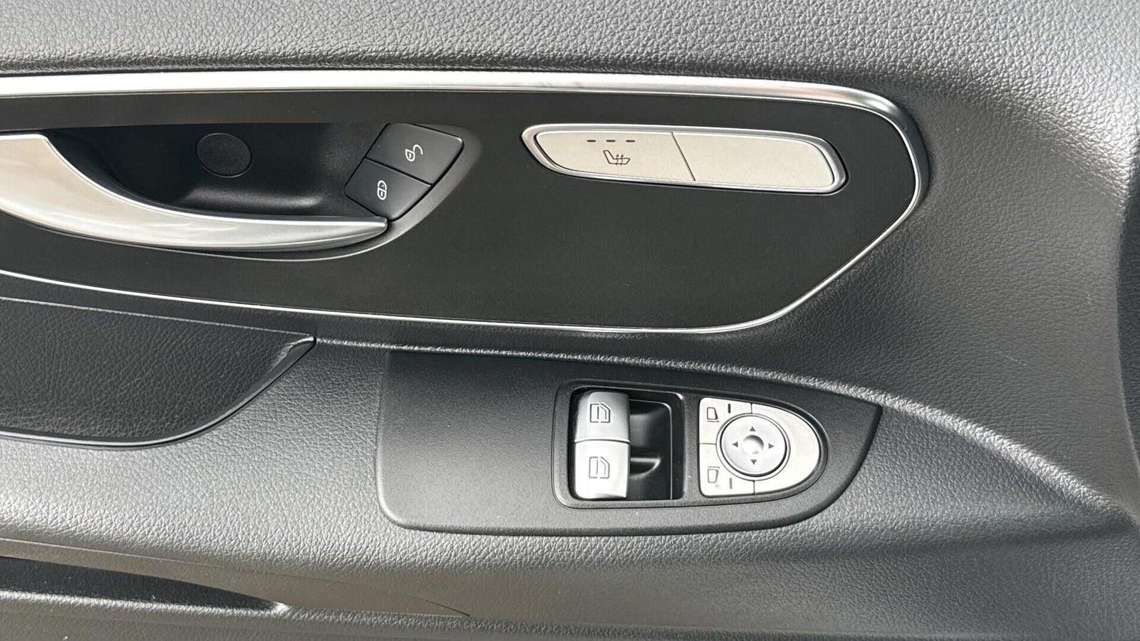 Sølv Mercedes Vito 114 fra 2023