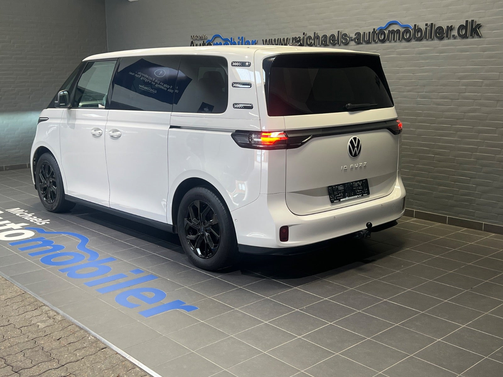 Hvid VW ID.Buzz fra 2024