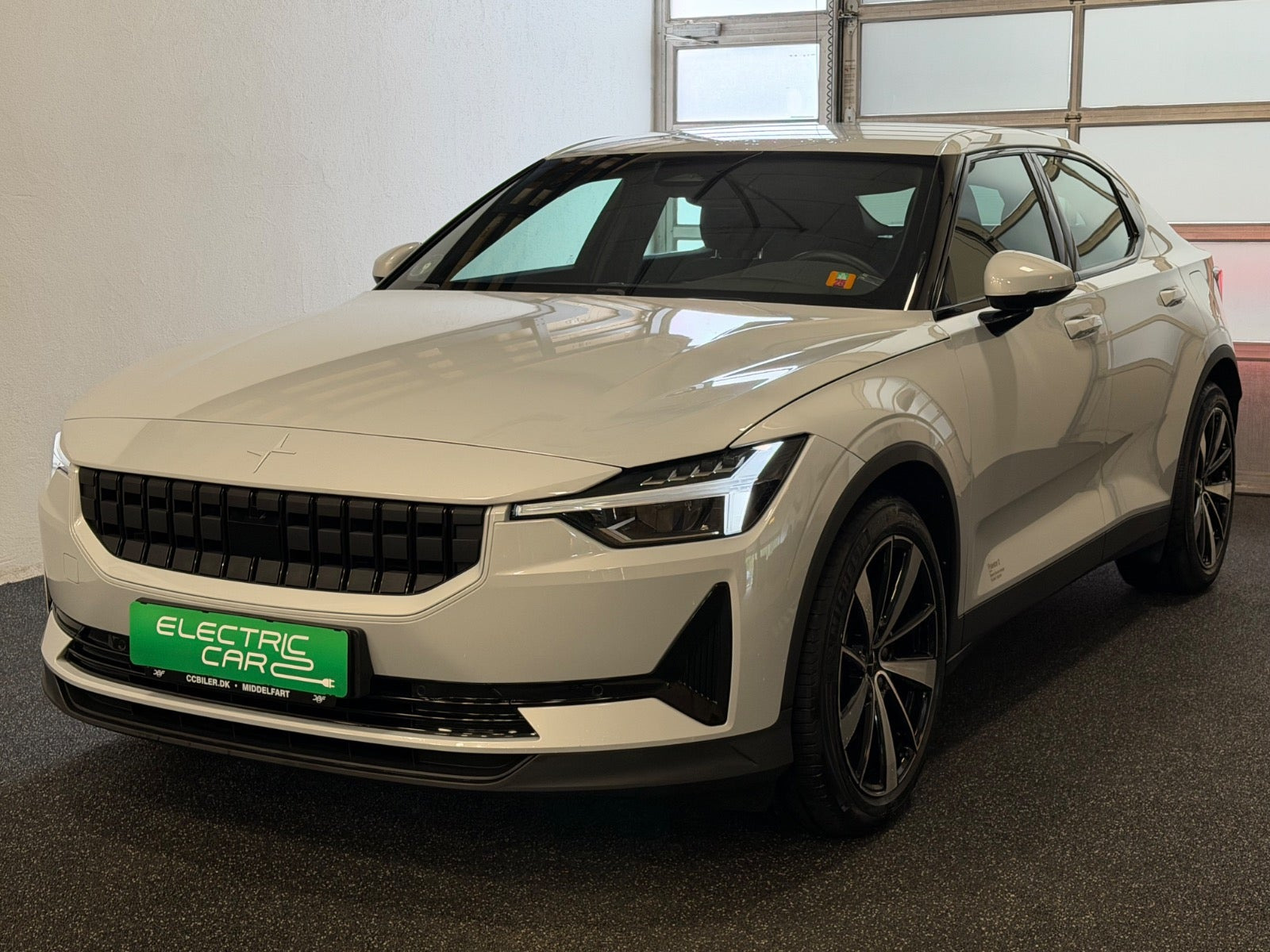 Grå Polestar 2 fra 2022