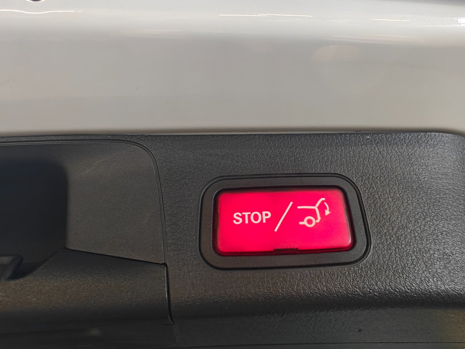 Hvid Mercedes EQB250+ fra 2024