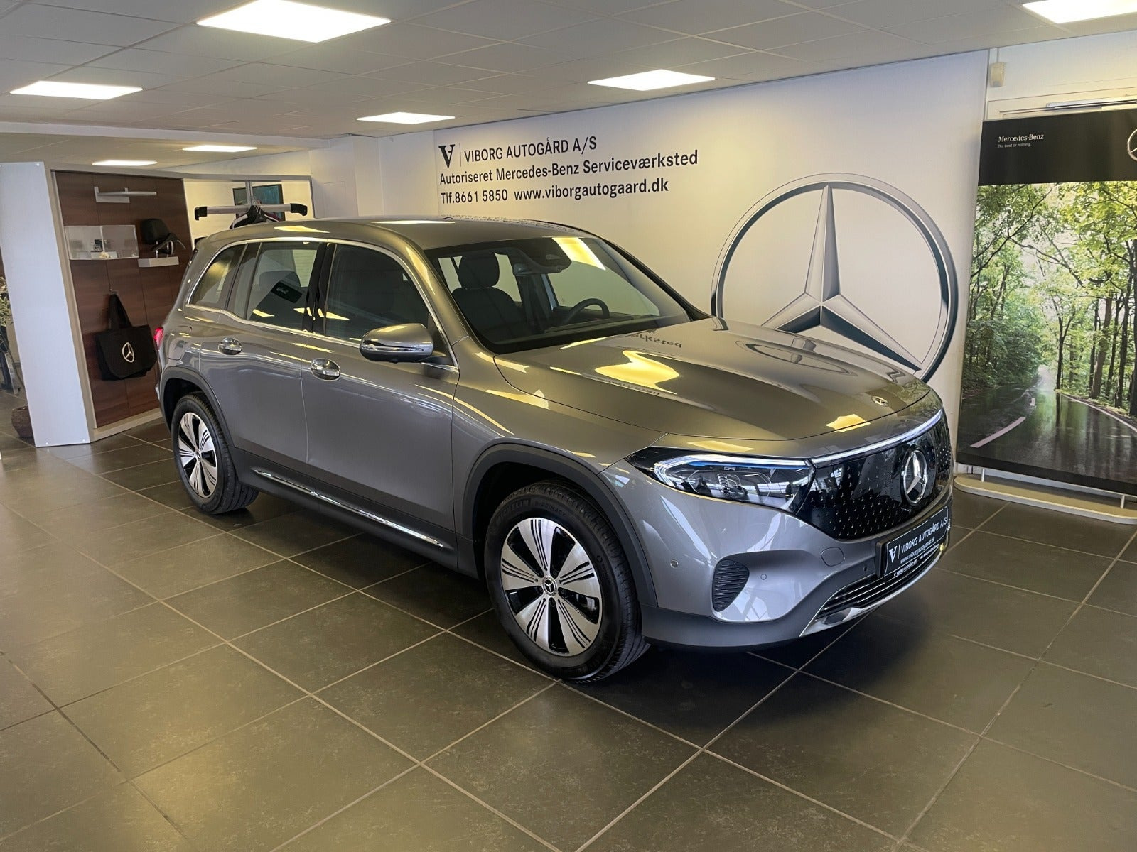 Grå Mercedes EQB250+ fra 2026