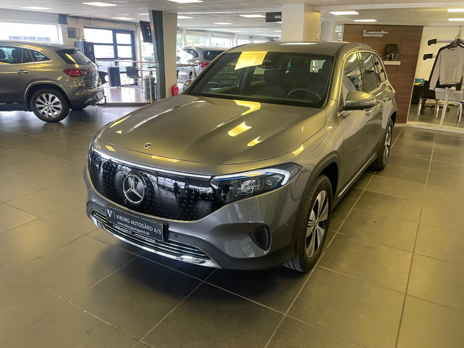 Grå Mercedes EQB250+ fra 2026