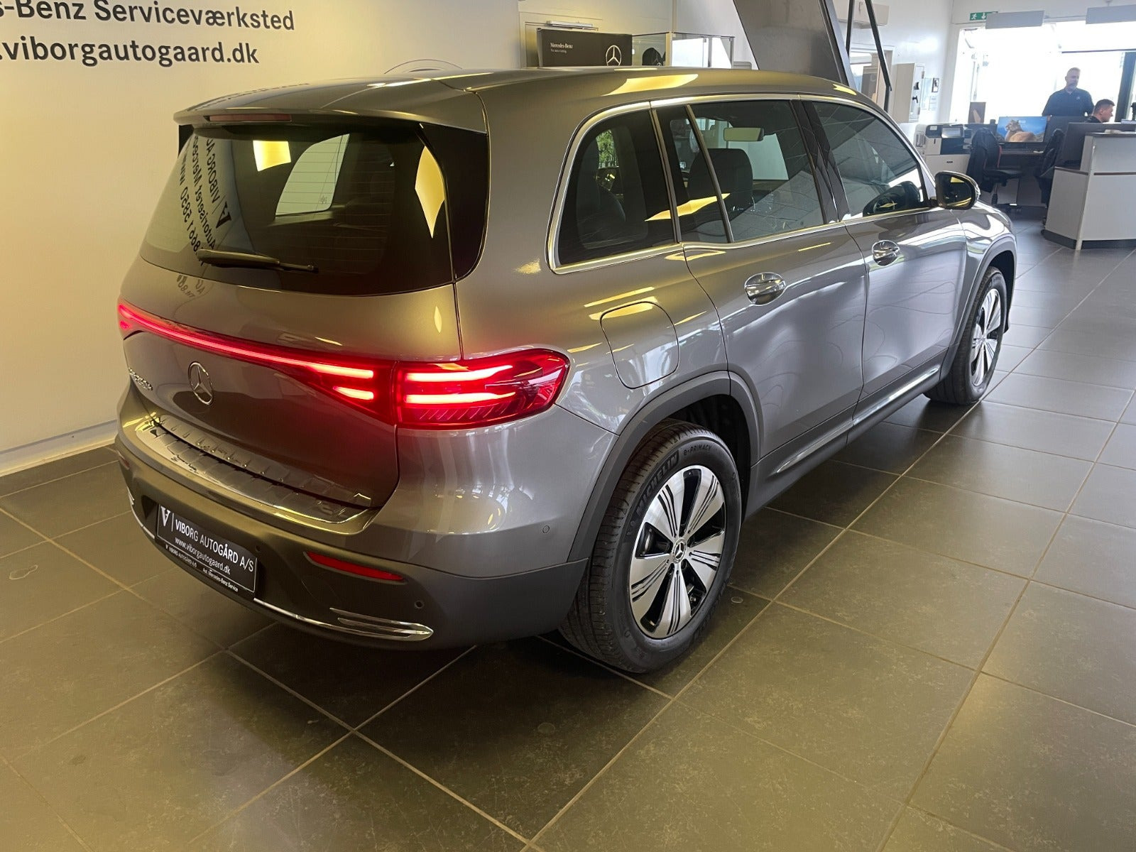 Grå Mercedes EQB250+ fra 2026