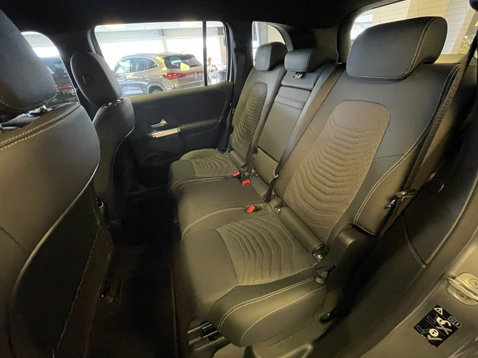 Grå Mercedes EQB250+ fra 2026