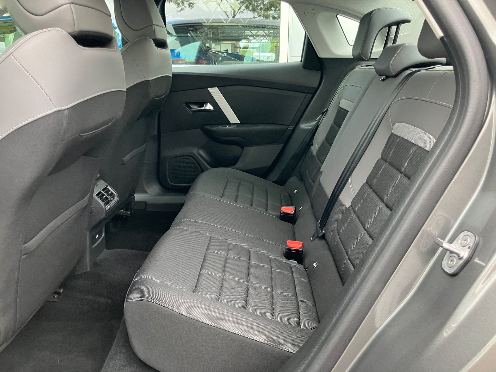 Grå Citroën ë-C4 X fra 2025